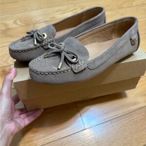 UGG Eevon Suede Loafer Moccasins in Tan, Size 5